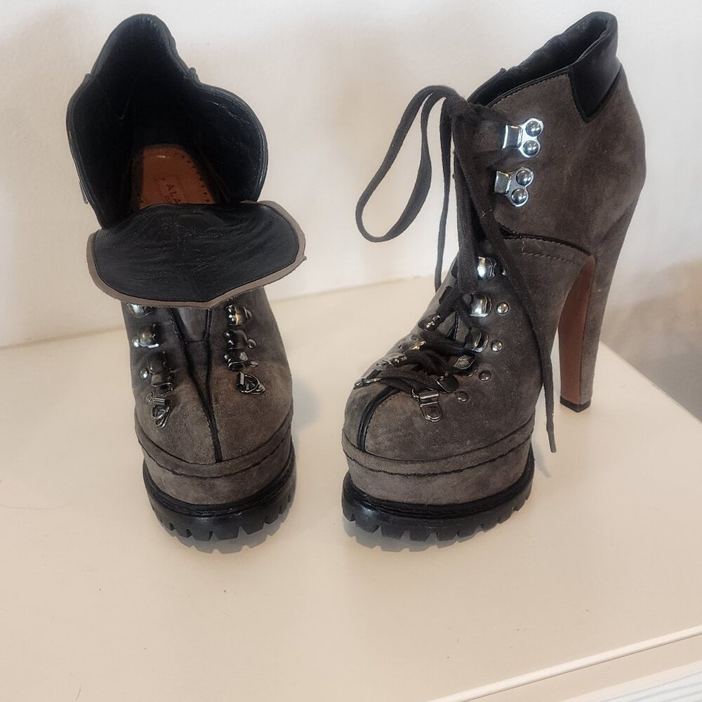 Alaia Smoky grey suede platform ankle boots size 6